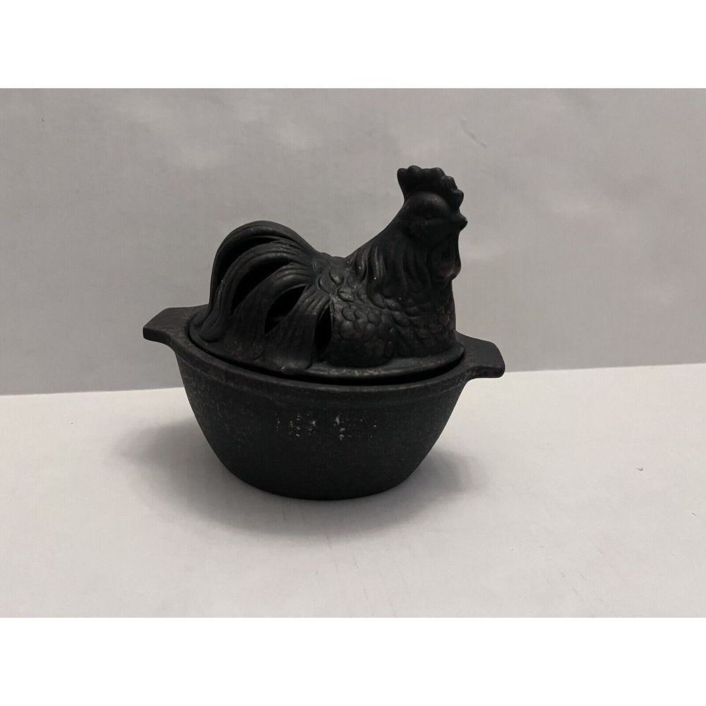 Red Shed Spiced Candle In Reusable Chicken